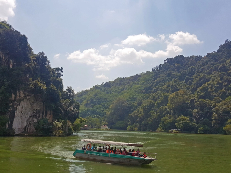 Singapore to Ipoh day trip for local food hunting and free and easy sightseeing.