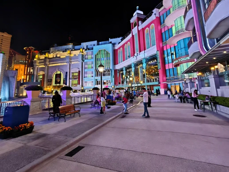 Mesmerizing fountain light show at Gohtong Way, Genting SkyWorlds, a perfect nighttime attraction to visit with the comfort of a Genting Highlands day trip private car.