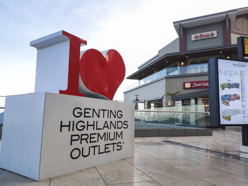 The iconic I Love Genting Highlands Premium Outlets sign, a perfect shopping stop to enjoy with ample trunk space on your Genting Highlands day trip private car.