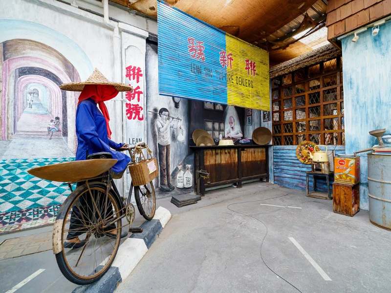 A captivating 3D mural and diorama depicting the historic tin mining era at Han Chin Pet Soo, an interactive heritage site you can explore effortlessly with our comfortable private transfer on your Ipoh day trip.