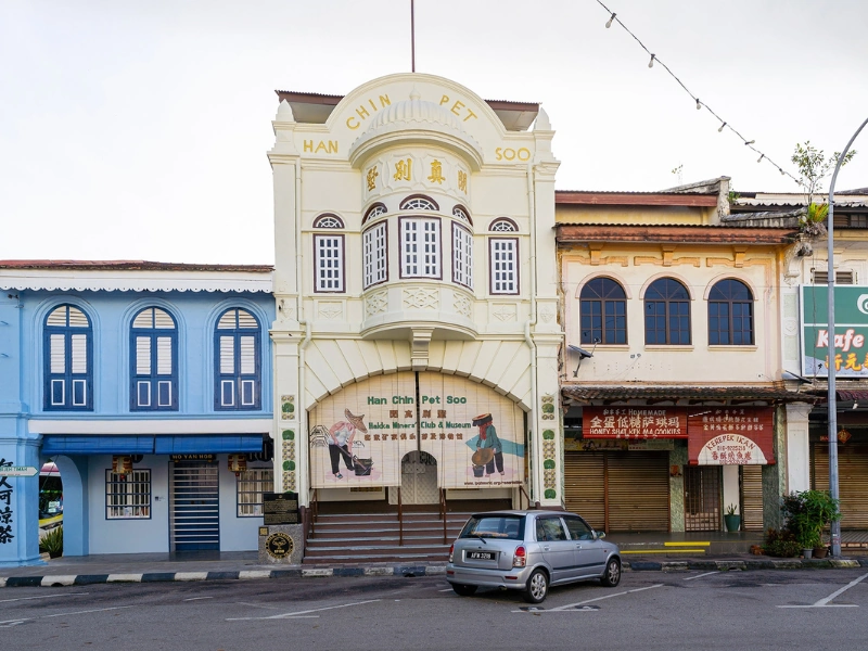 The historic Han Chin Pet Soo tin mining museum, a fascinating cultural landmark you can visit punctually and effortlessly with our private drop-off on your Ipoh day trip.