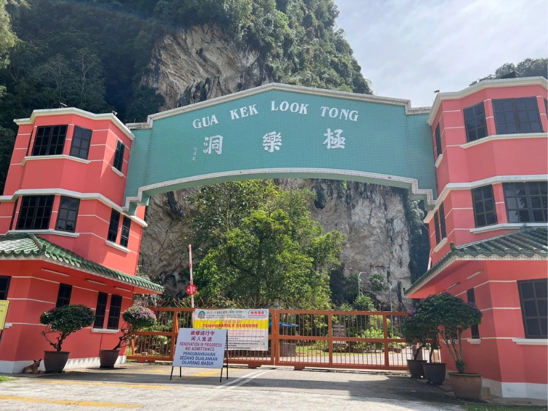 The stunning limestone formations of Kek Lok Tong Cave Temple, a relaxing nature escape to explore easily on your Ipoh day trip.