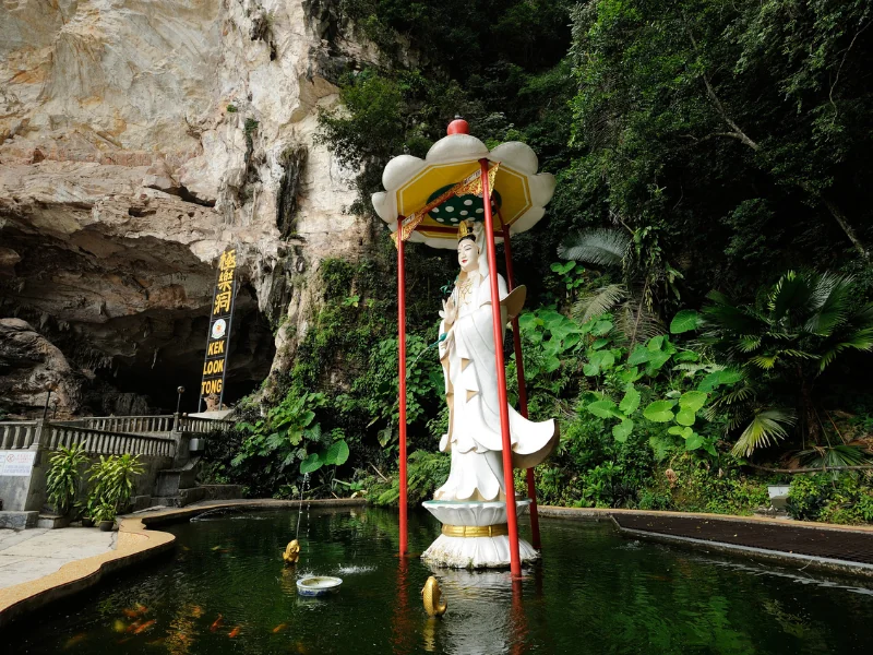 The peaceful Guan Yin statue and koi pond at Kek Lok Tong, a relaxing senior-friendly zen stop for your family to enjoy during your Ipoh day trip.