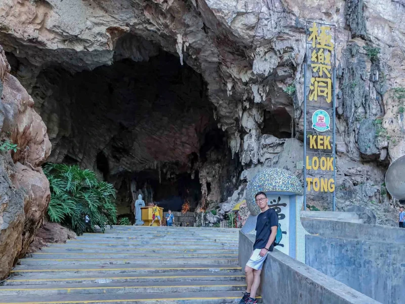 The vast interior and stunning stalactites of Kek Lok Tong Cave Temple, a peaceful zen stop you can explore unhurriedly during your Ipoh day trip.