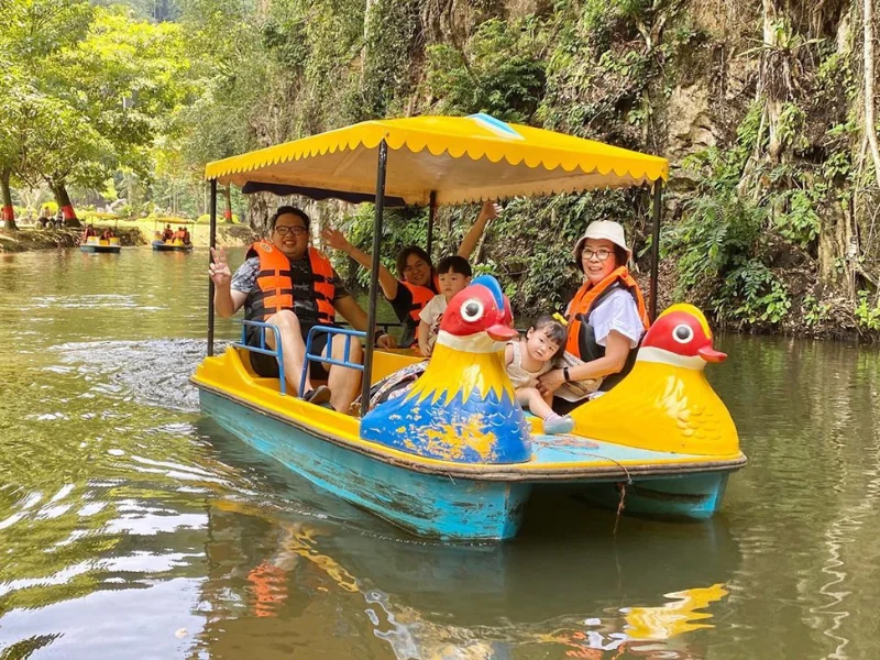 Fun duck paddle boats at the scenic Kek Lok Tong lake, a relaxing family activity you can enjoy unhurriedly on your flexible Ipoh day trip.