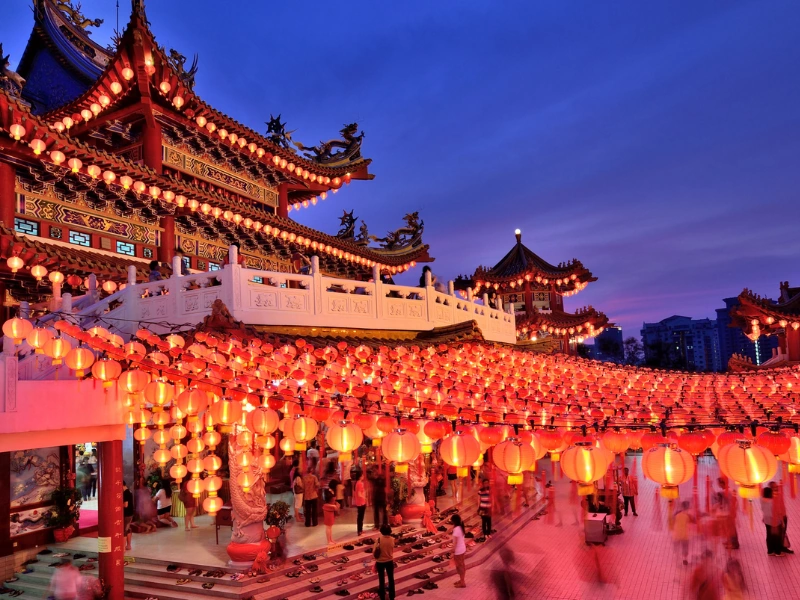 Thousands of red lanterns illuminating Thean Hou Temple at dusk, a spectacular evening stop you can safely enjoy with your Kuala Lumpur day trip private car service.
