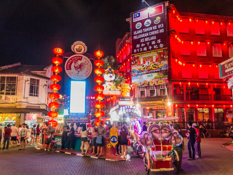 Bustling Jonker Street Night Market, the perfect weekend evening stop during your comfortable Malacca day trip private car tour.