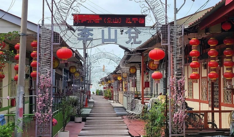 The historic entrance to the Clan Jetties in Georgetown, a fascinating UNESCO water village you can explore without parking stress on your comfortable Penang Day Trip by private car.