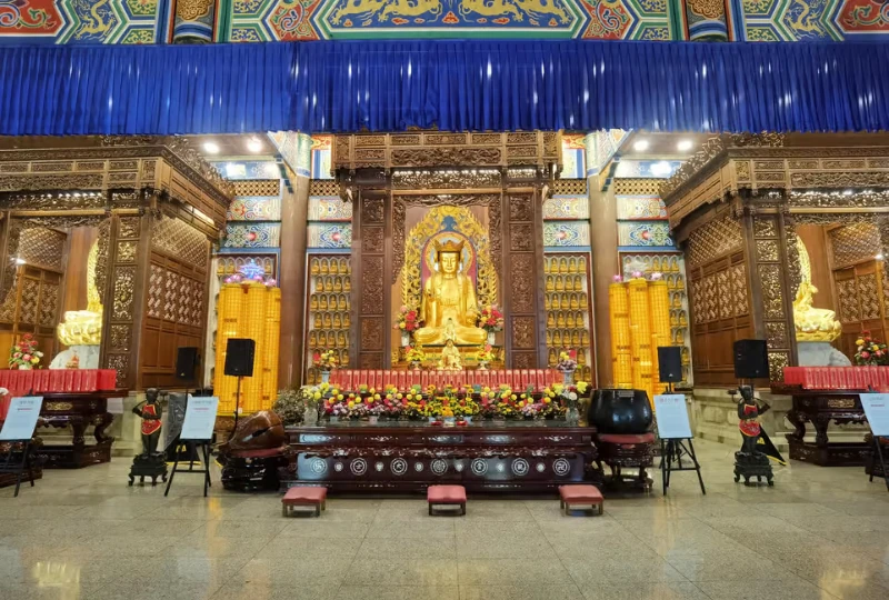 The beautiful multi-cultural architecture of Kek Lok Si Temple, a historic landmark easily accessible without the steep climb on your relaxing Penang Day Trip by private car.