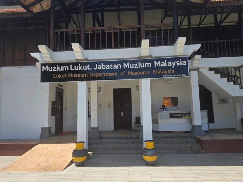 The historical Muzium Lukut building, an enriching cultural and educational stop to explore during your Port Dickson day trip private car tour.