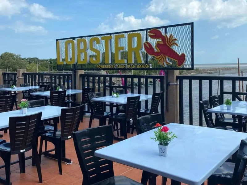 Delicious grilled seafood at the famous Abah Ikan Bakar, a top local dining spot you can enjoy at your own pace with a flexible Sekinchan day trip private car.