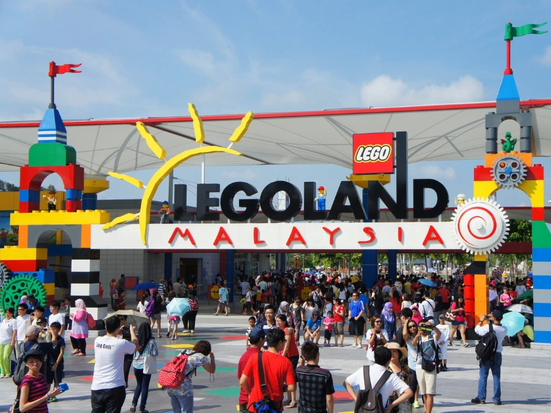 LEGOLAND Malaysia main entrance, the perfect family destination for your Singapore to JB day trip by private car.