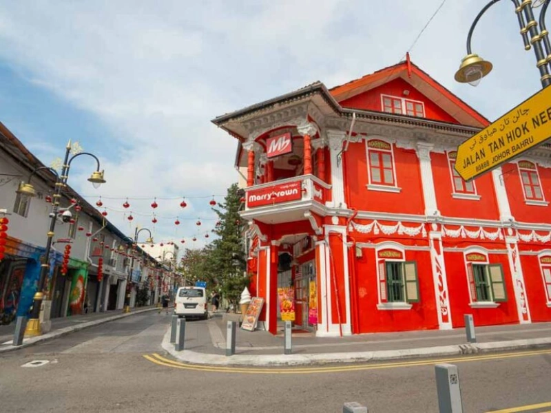 Famous red building at Tan Hiok Nee Heritage Street, a relaxing cafe-hopping stop during your Singapore to JB day trip.